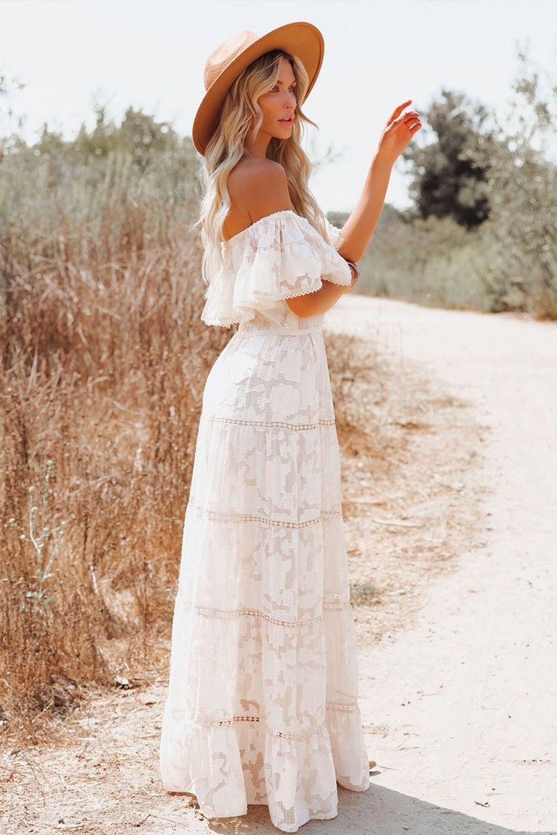 Weißes langes Boho-Kleid