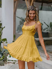 Gelbes kurzes Baumwollkleid