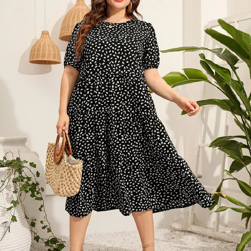 Gepunktetes Kleid großen Größen im Boho-Stil