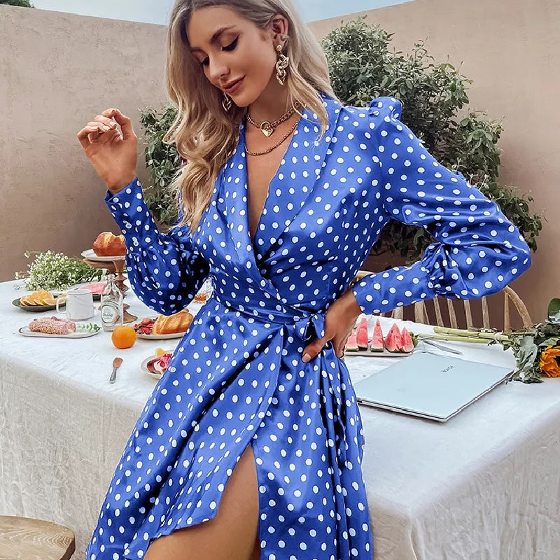 Boho Wickelkleid blau kurz mit gepunktetem Muster